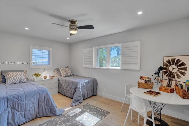 Building Photo - 2011 NE 31st Ct