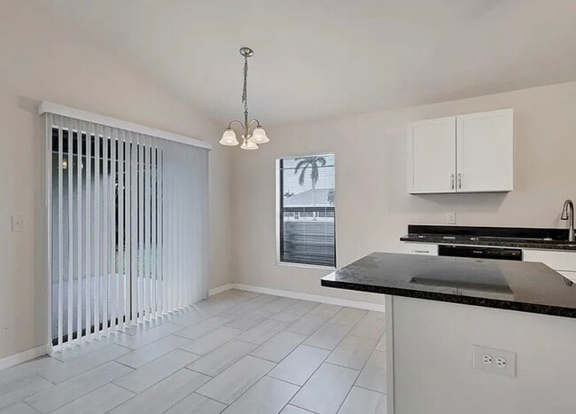 Building Photo - 116 SE 2nd Ave