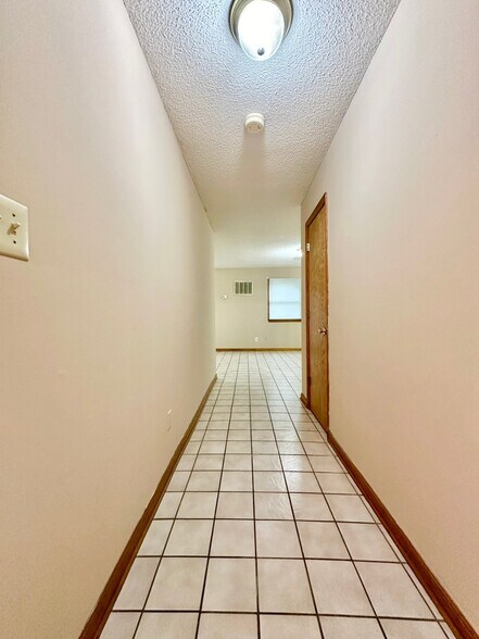 Building Photo - 109 Mountain View Dr