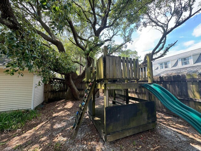 Building Photo - 64 Hampton Cir