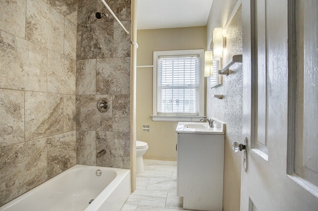 Building Photo - 1935 Richmond Ave