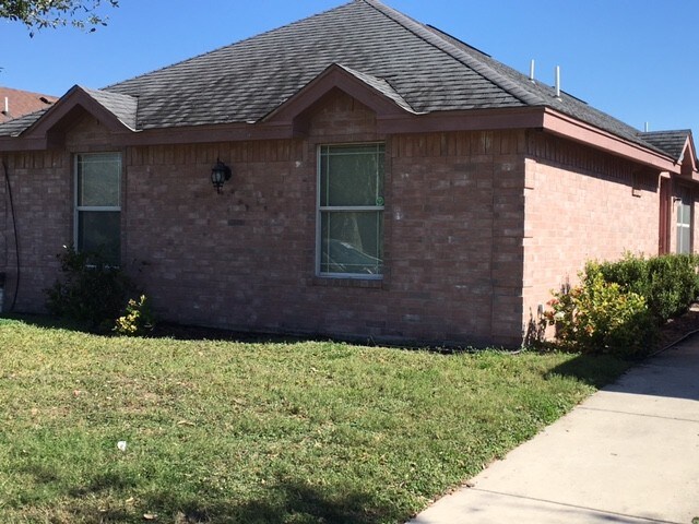 Building Photo - 1803 S Kumquat St