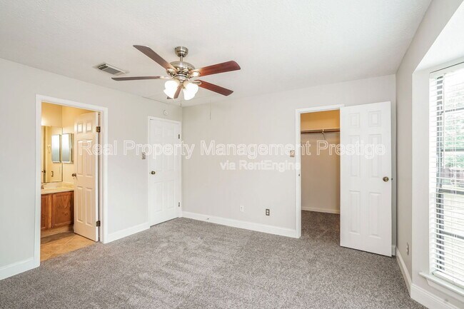 Building Photo - 17263 Saturn Ln
