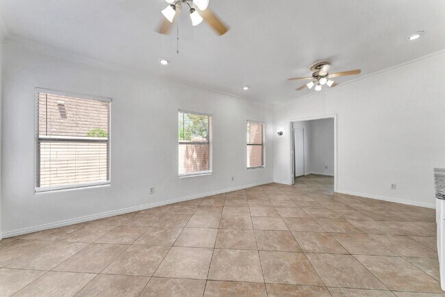 Building Photo - Single Story 3 bedroom and 2 bath home.