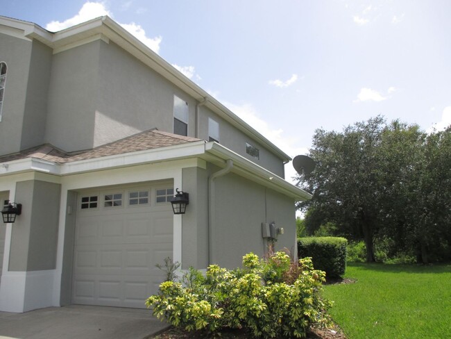 Building Photo - Seven Oaks 5 Bedrooms 3 Baths 3 Car Garage