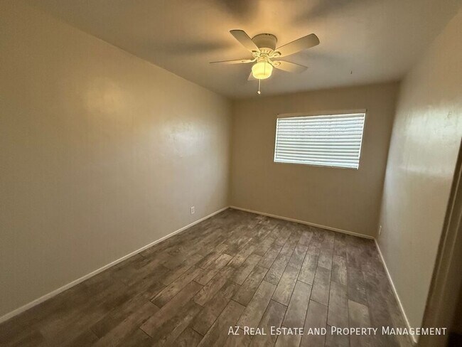 Building Photo - 1725 S Farmer Ave