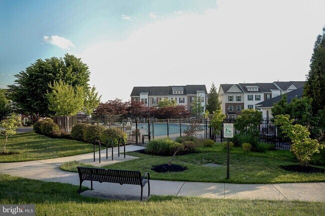 Building Photo - 2627 Osprey Way S