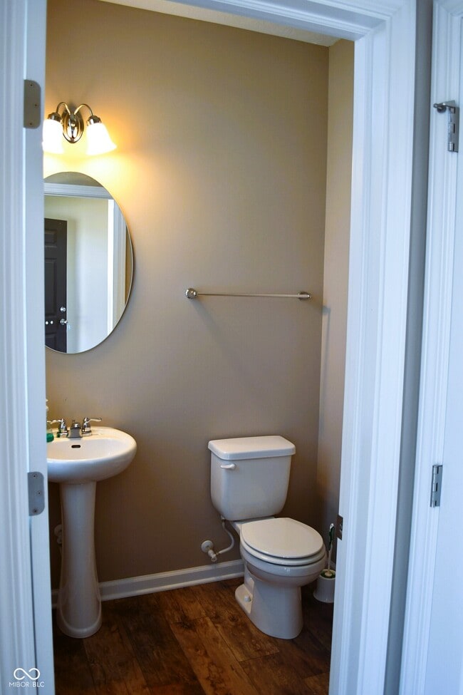 Building Photo - 2327 Creekland Dr