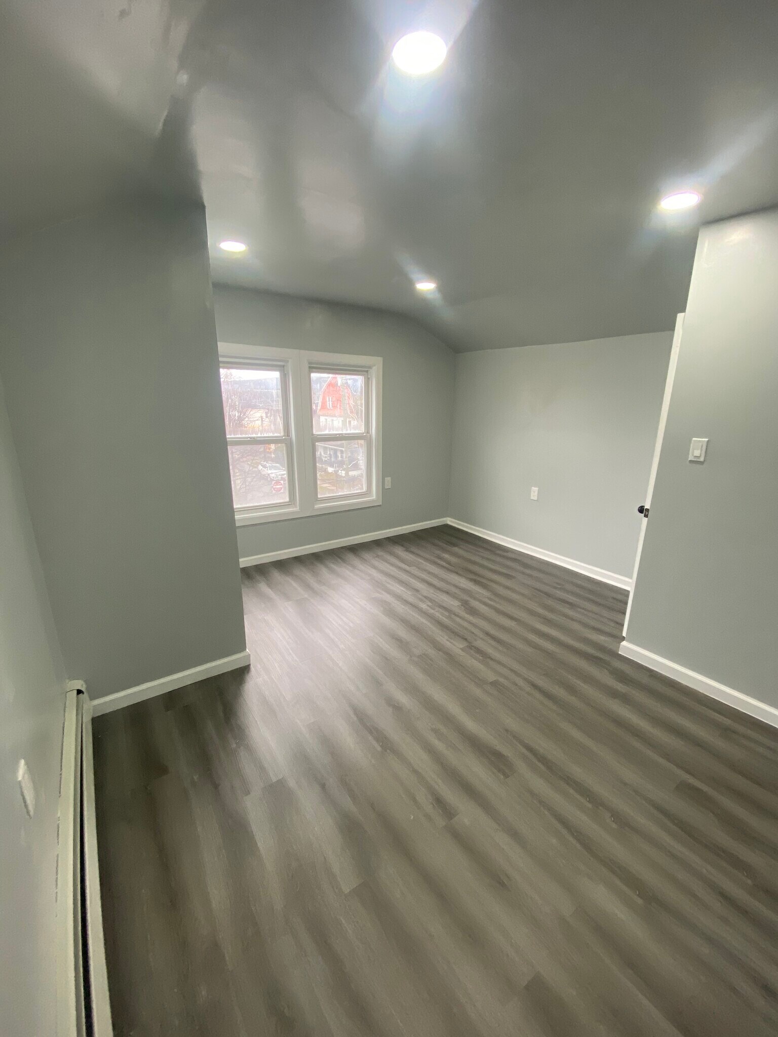 3rd - 129 Price St