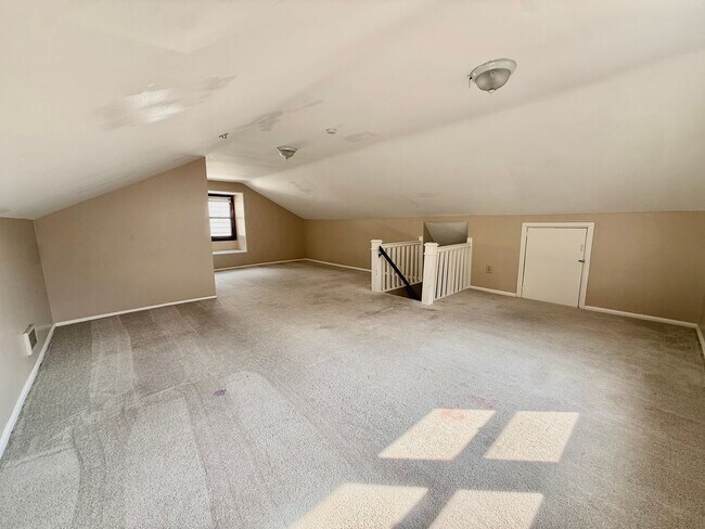 Building Photo - 2650 Cedarbrook Dr