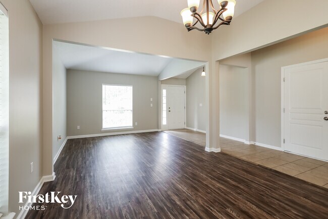 Building Photo - 523 Chestwood Chase Dr