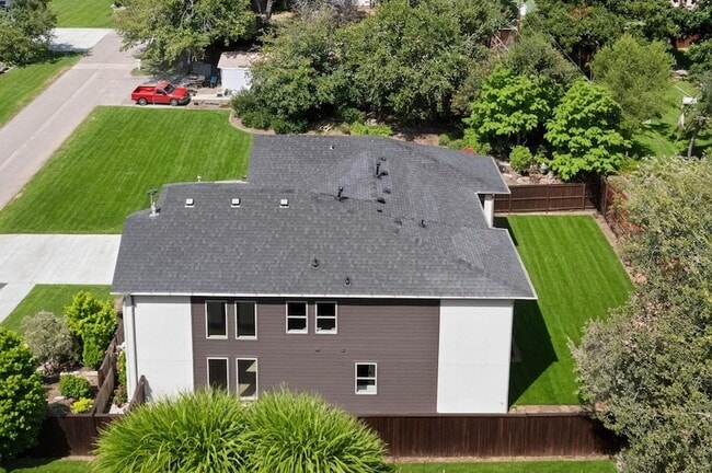 Building Photo - 1840 Highland Dr E