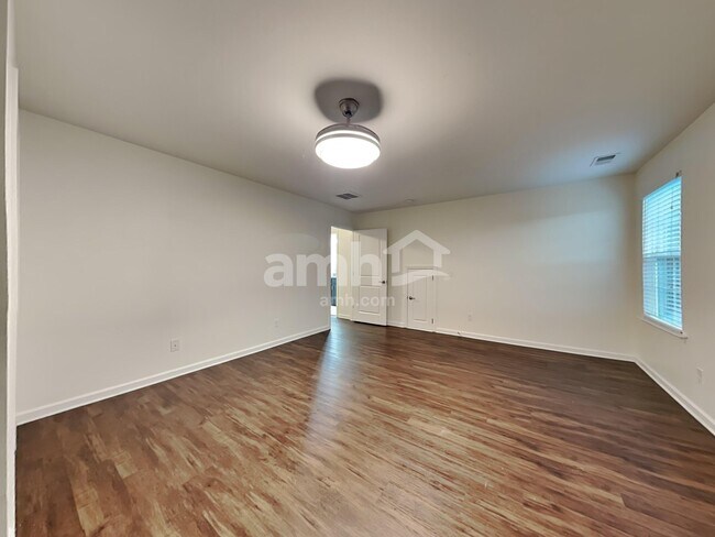 Building Photo - 108 Martello Rd