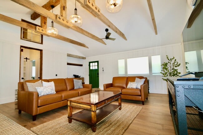 Building Photo - NEWLY Designed & Furnished Modern Farmhous...