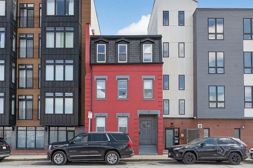 Building Photo - 528 Dorchester Ave