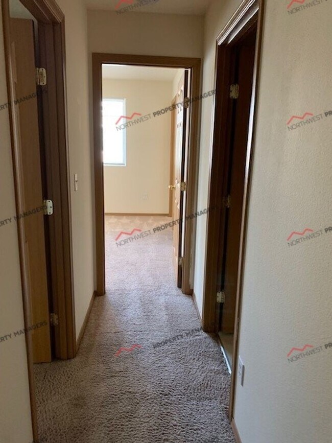 Building Photo - r95