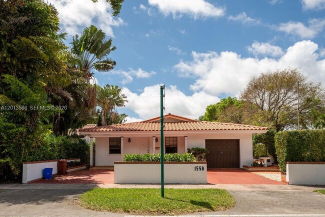 Building Photo - 1550 S Greenway Dr