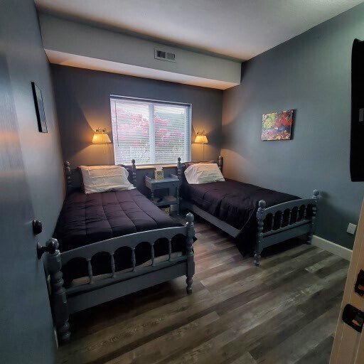 Twin Bedroom - 1935 NW 51st St