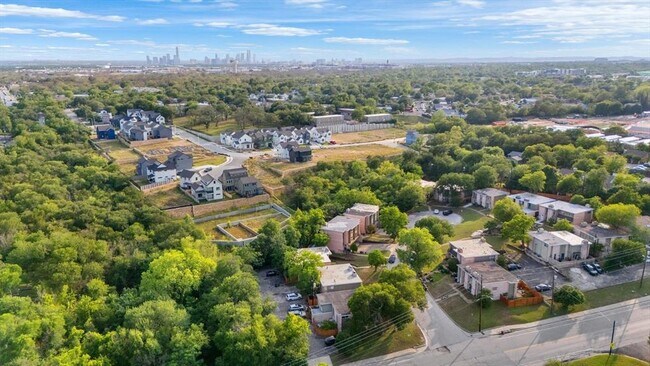 Building Photo - 6413 Chimney Creek Cir