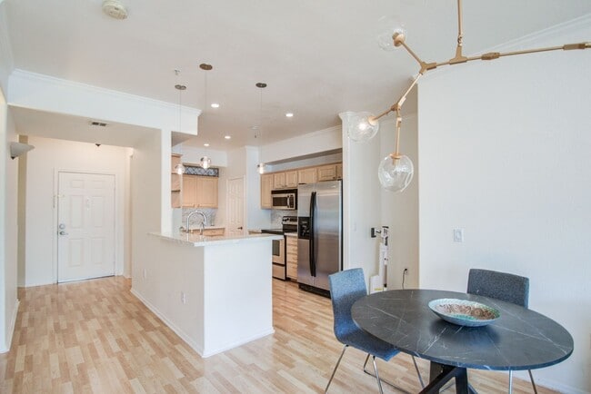 Building Photo - ASU Stay at Regatta Pointe!
