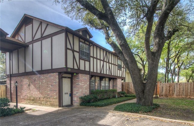 Building Photo - 7407 Shadow Hill Dr