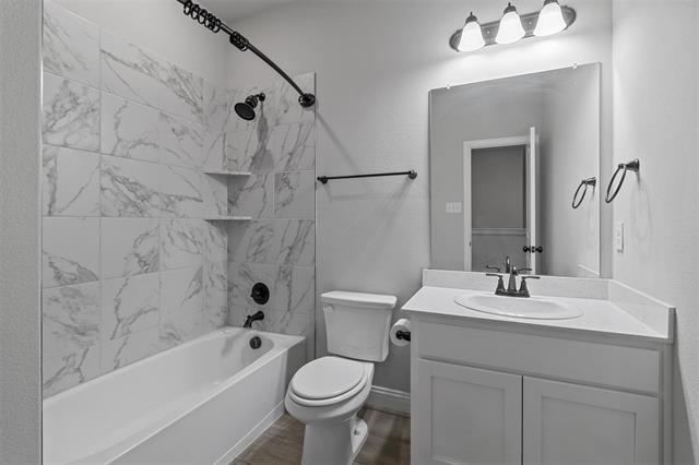 Building Photo - 708 Amber Dr
