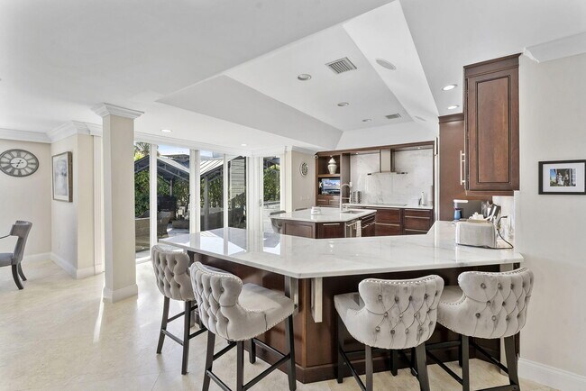 Building Photo - 910 Jasmine Dr