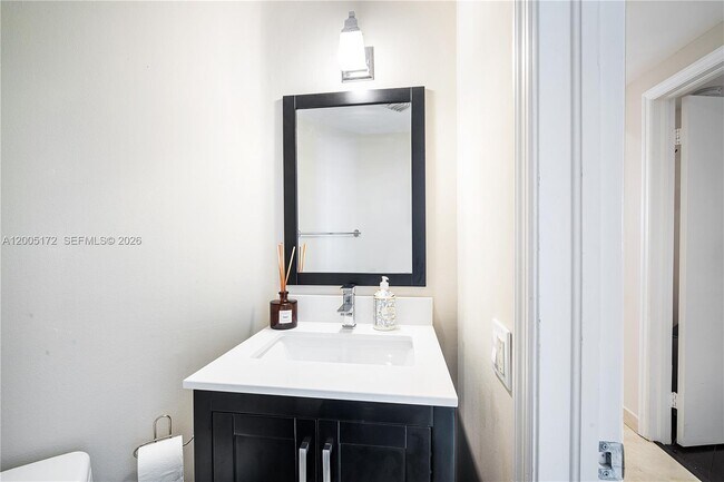 Building Photo - 701 Brickell Key Blvd