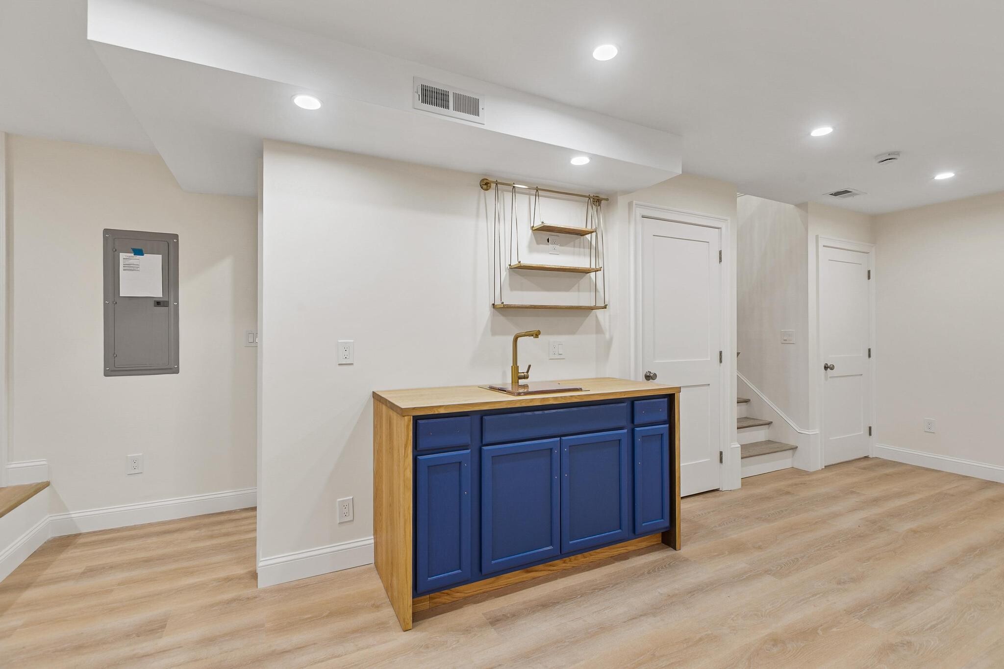 Building Photo - 14 Newell Rd