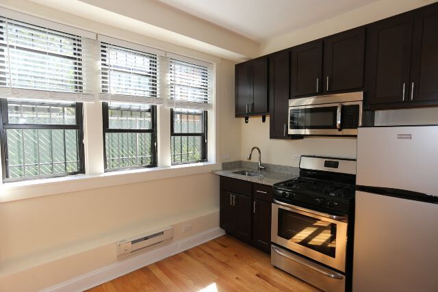 Building Photo - 4747 N Hermitage Ave