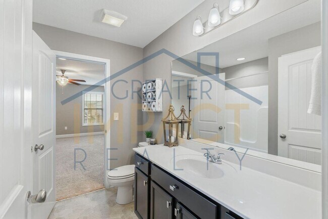 Building Photo - 129 Hackberry St