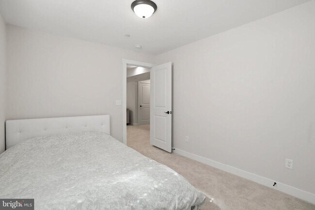 Building Photo - 722 Whitneys Landing Dr