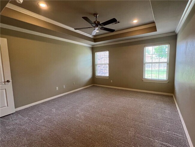 Building Photo - 3304 SW Briar Creek Ave