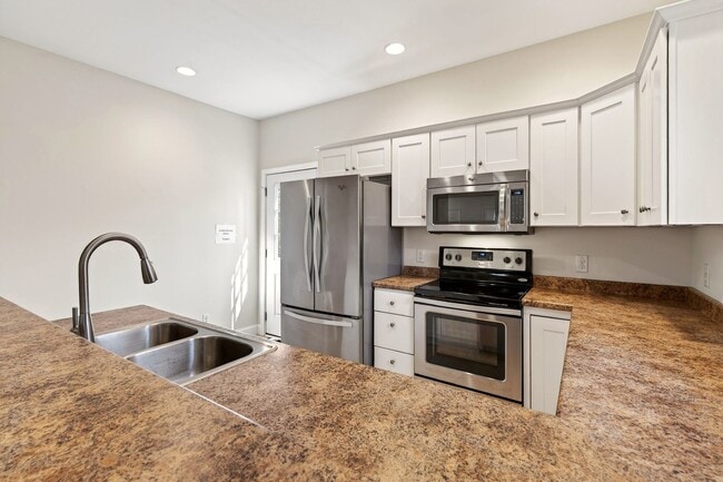 Building Photo - Black Mountain Long Term Rental!