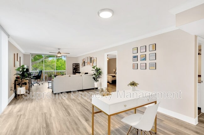 Building Photo - 1001 Pearce Dr