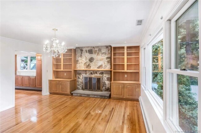 Building Photo - 143 Ponus Ave