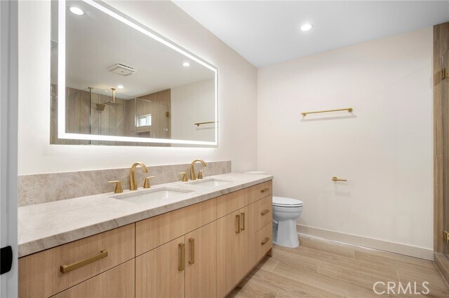 Building Photo - 918 University Ave