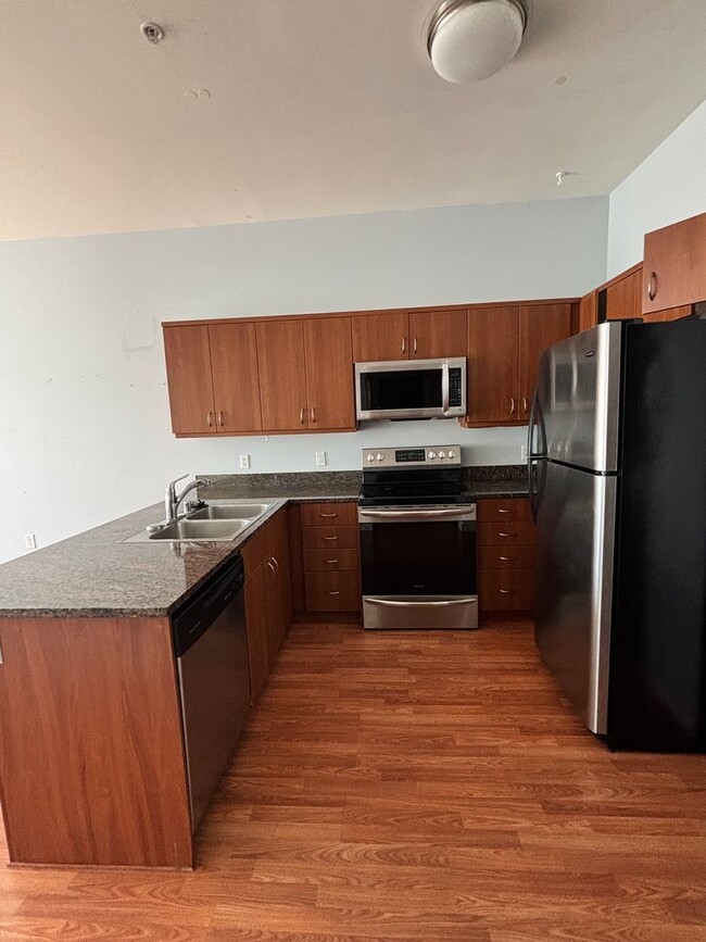 Building Photo - 1 Bedroom 1 Bathroom condo in the Downtown...