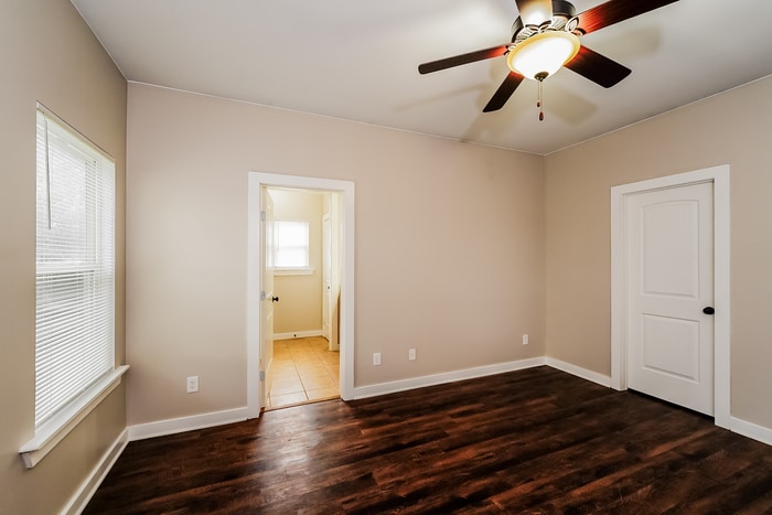 Building Photo - 245 Hathaway Ln