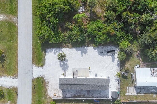 Building Photo - 3230 Smith St