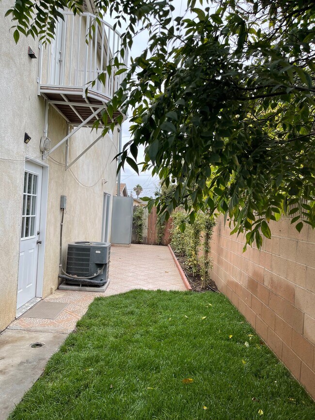 Building Photo - 4028 Tilden Ave