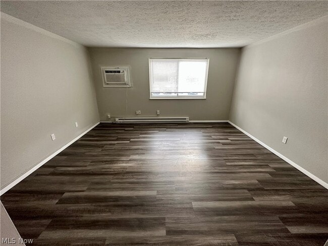 Building Photo - 660 S Shore Ct