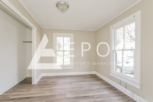 Building Photo - 810 Oakley St