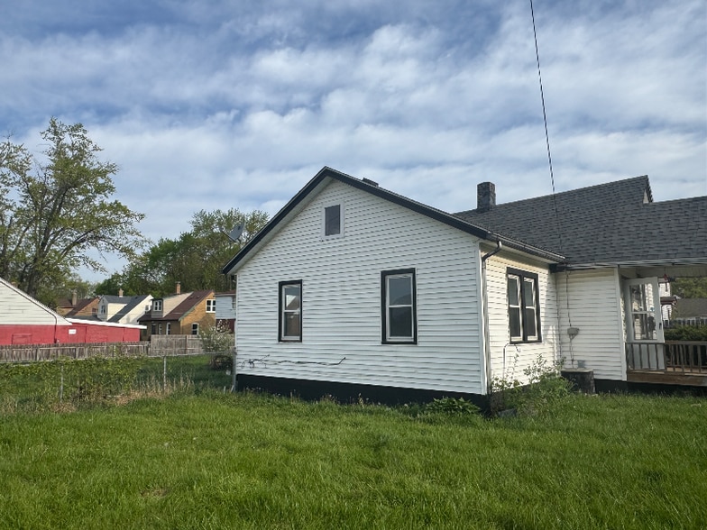 Building Photo - 409 Tay St