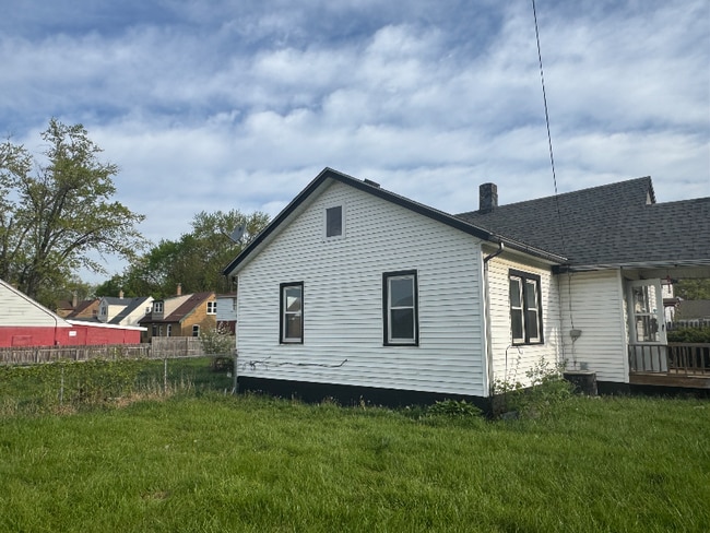 Building Photo - 409 Tay St