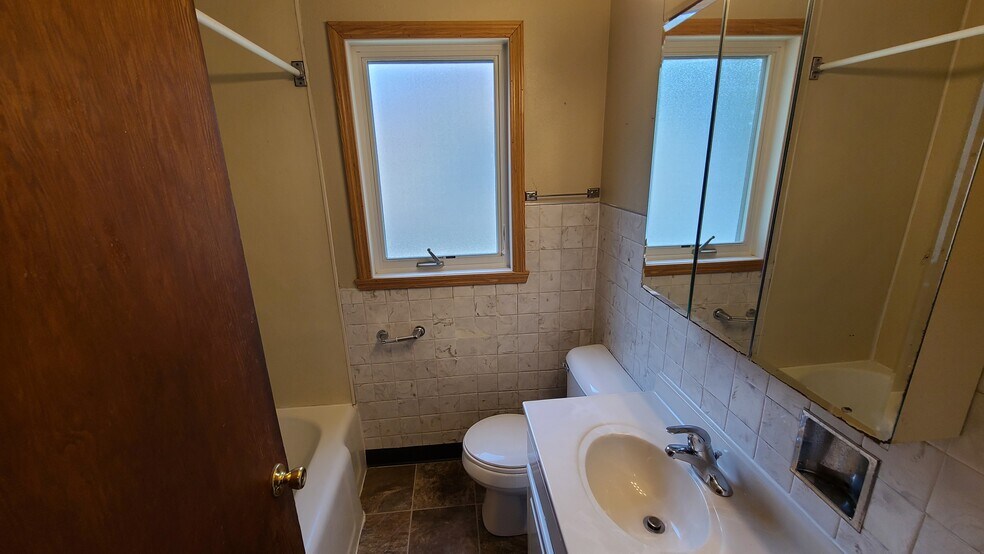 Building Photo - 1326 11th St N