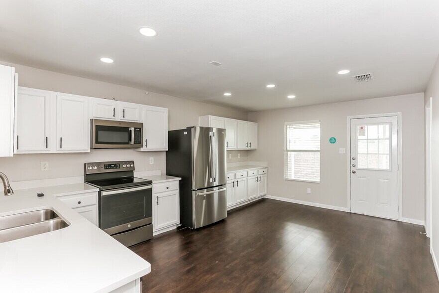 Building Photo - 6019 Guilia Dr