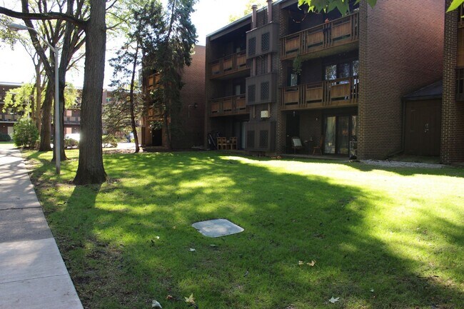 Building Photo - TRENT 566