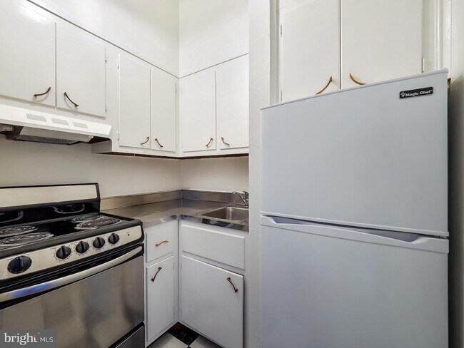 Building Photo - 2908 Q St NW