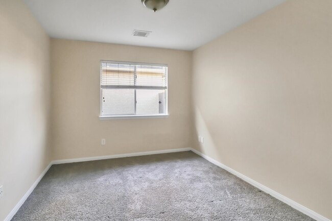 Building Photo - 835 Dracena Ct